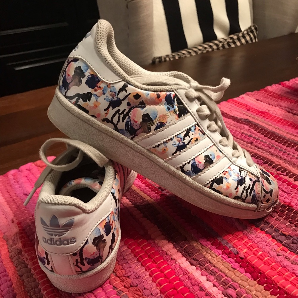 Adidas girls Superstar sneakers.